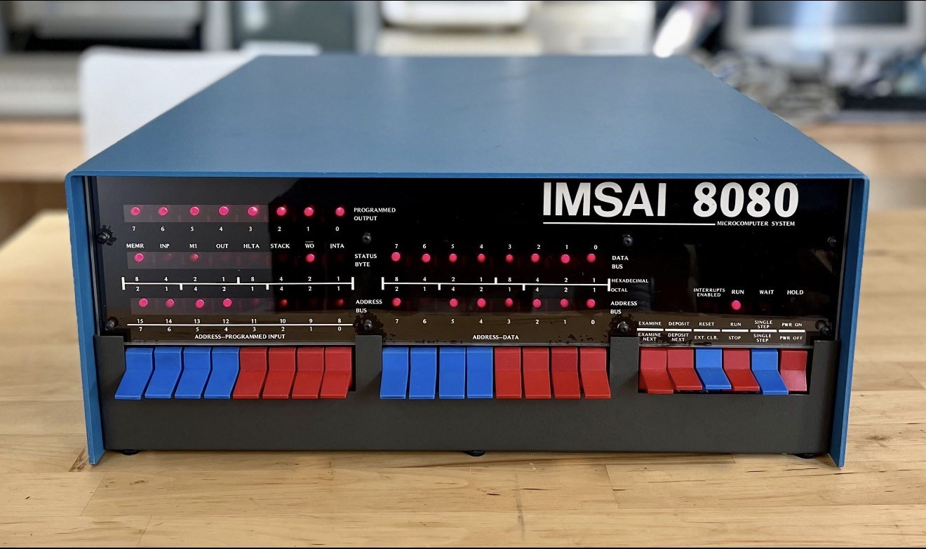 IMSAI 8080 mit Schaltern und Leuchtdioden